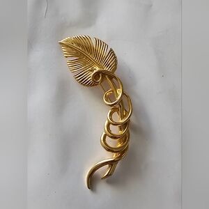 vintage Givenchy Modernist chunky leaf gold-tone brooch Unsigned